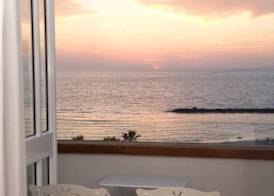 GORDON HOTEL & LOUNGE 5