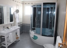 The Penthouse Suites Hotel 4