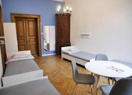 Dizzy Daisy Hostel 5