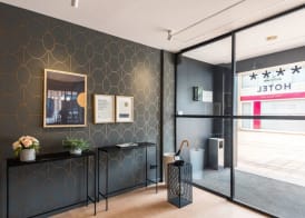 Up Rooms Vic Hotel 2