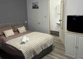 OYO Prince of Wales Country Hotel 2