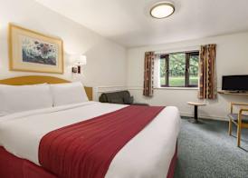 Ramada by Wyndham Bristol West 4