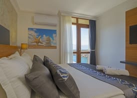 Qinn Hotels 4