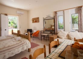 Nea Kydonia suites and studios 4