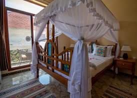 Sunny Palms Beach Bungalows 3