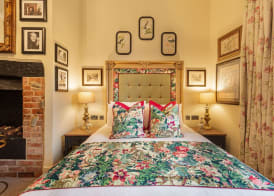 The George Hotel, Amesbury, Wiltshire - The Coaching Inn Group 4