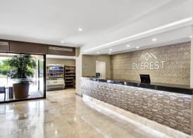 Everest Hotel 4