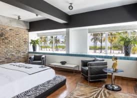Pelican Hotel 4