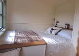 Luxury Shepherds Hut set in a Countryside Setting 2