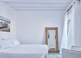 Mykonos Waves Beach House & Suites 3