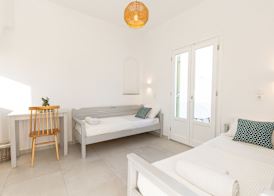 Akrotiri Hotel 3