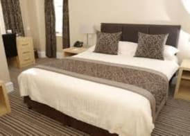 Burnett Arms Hotel 4