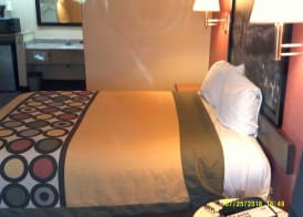 Super 8 by Wyndham Tucson Downtown Convention Center 3