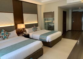 J7 Plaza Hotel 5