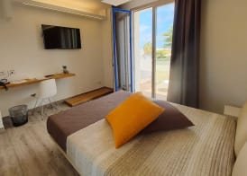 Sundeck Hotel 4