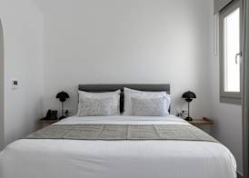 Filomare Oia Suites 3