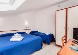 Blue Hotel 5