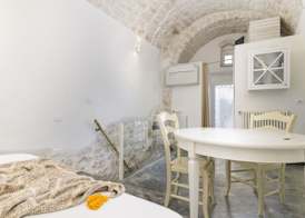 19 White Luxury Suite With Jacuzzi by Wonderful Italy 5