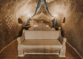 Holiday Cave Hotel 5