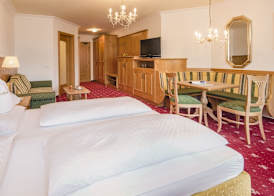 The Oswald Grand Hotel 3