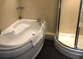 The BlueBell Hotel 4