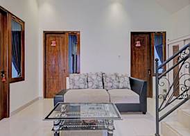 OYO Life 92935 Ayu Kost Eksklusif 5