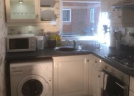 2 Bed Flat - Sleeps 3 - Parking - Wifi 4