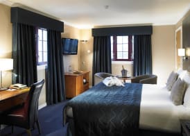 Stirling Highland Hotel- Part of the Cairn Collection 4