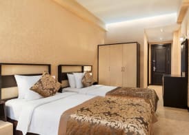 Days Hotel by Wyndham Baku 4