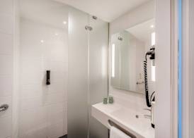 B&B HOTEL Zürich Airport 4