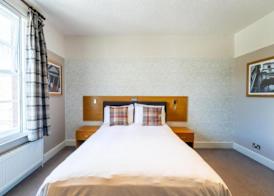 OYO The Red Lion Hotel 3