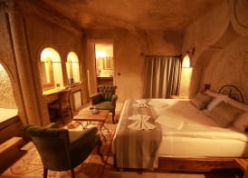 Sarnich Cave Suites 5
