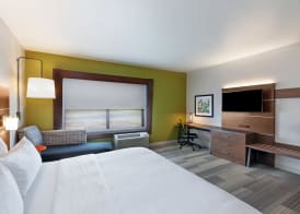 Holiday Inn Express & Suites CHANUTE by IHG 3