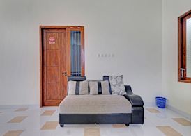 OYO Life 92935 Ayu Kost Eksklusif 4
