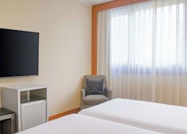 AC Hotel Genova by Marriott 5