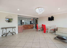 Econo Lodge Lake Charles University Area 4