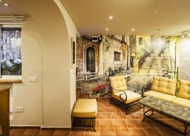 5 Vintage Guest House 2