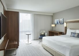 Courtyard by Marriott London City Airport 3