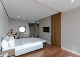 Yacht Hotel 4