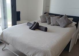 E1 18th Floor Studios, Sea & Beach Views 3