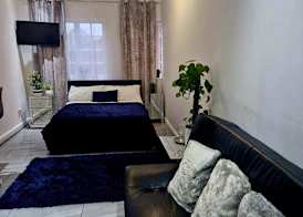 Seaside Escape - Sleeps 4 - Pets Ok - Free Parking 5