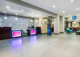 La Quinta Inn & Suites by Wyndham Fort Worth Arlington West 2