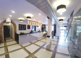 M Montreal Hostel 4