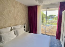 GOLF HOTEL 5