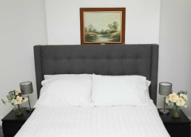 Impeccable 3-bed House in Plumstead, London 5
