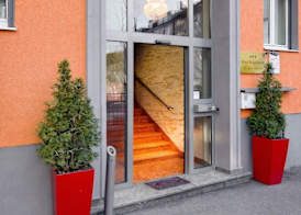 TIPTOP Hotel Burgschmiet Garni 2