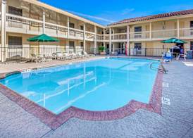 Townhouse Garden Inn & Suites San Antonio I 35 5