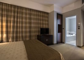 FlyOn Hotel & Conference Center 5