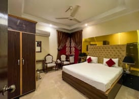 Rose Palace Hotel, Gulberg 5