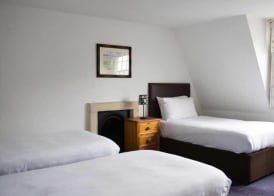 Parade Hotel Bath 3